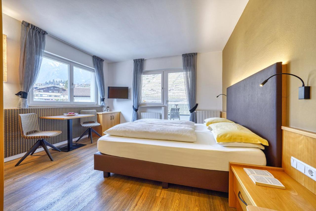 Das Mitterplarser Hotel Lagundo Luaran gambar